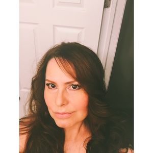 Meet your Posher, Claudia